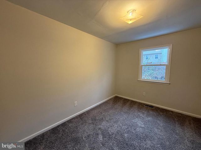 4 MANCHESTER CT, Fredericksburg, VA 22408