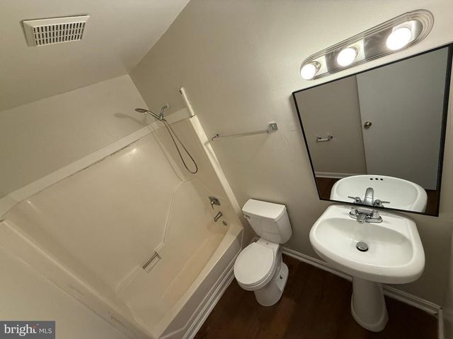 4 MANCHESTER CT, Fredericksburg, VA 22408