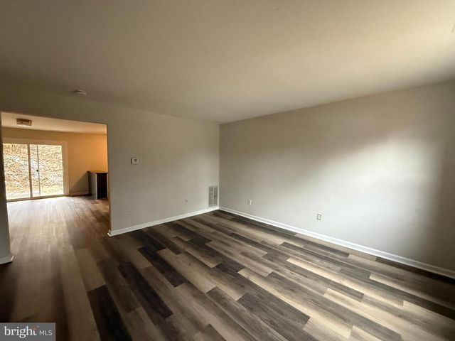 4 MANCHESTER CT, Fredericksburg, VA 22408