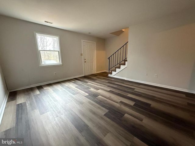 4 MANCHESTER CT, Fredericksburg, VA 22408