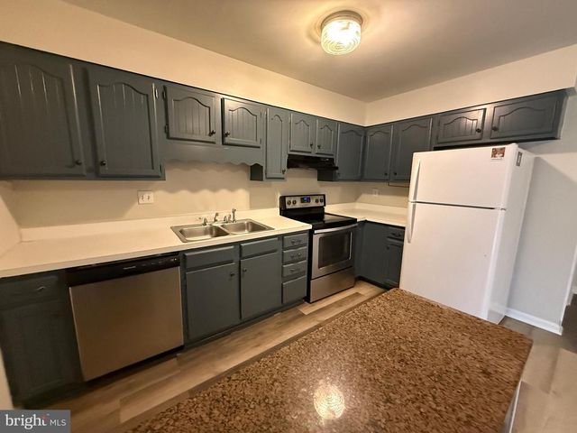 4 MANCHESTER CT, Fredericksburg, VA 22408