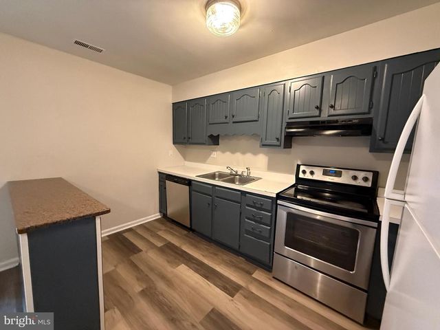 4 MANCHESTER CT, Fredericksburg, VA 22408