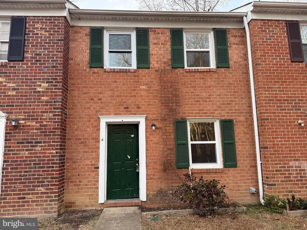 4 MANCHESTER CT, Fredericksburg, VA 22408