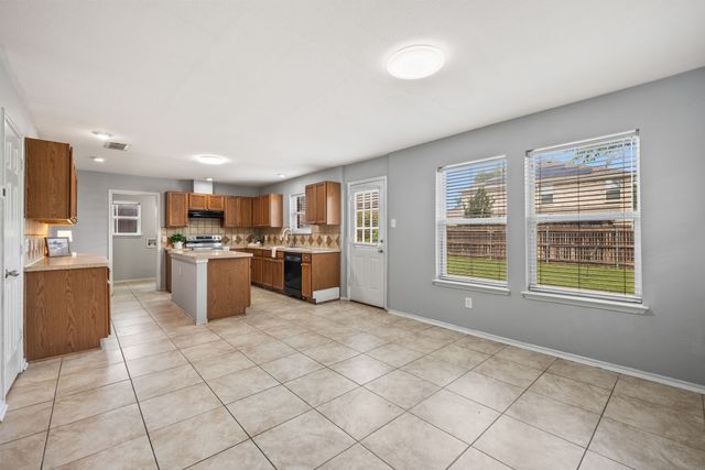 601 Amy Way, Euless, TX 76039