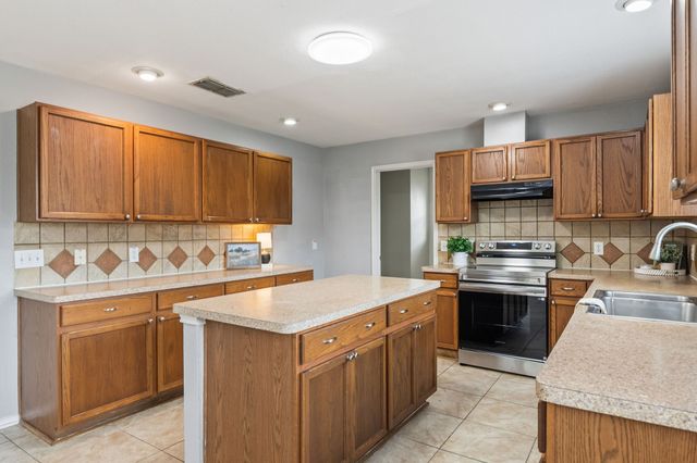 601 Amy Way, Euless, TX 76039