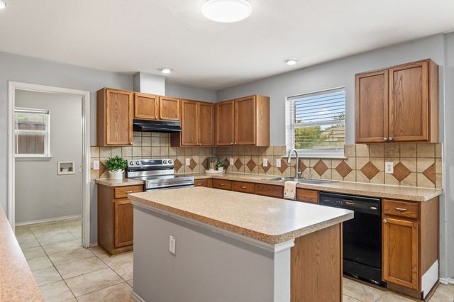 601 Amy Way, Euless, TX 76039