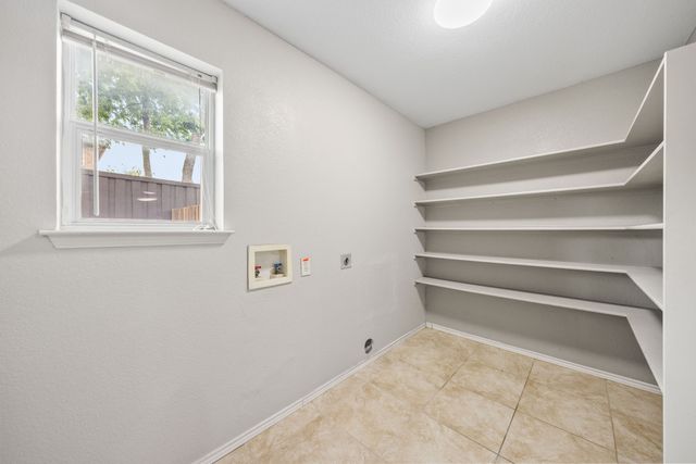 601 Amy Way, Euless, TX 76039