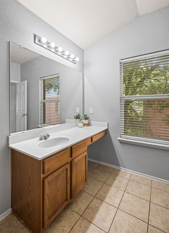 601 Amy Way, Euless, TX 76039