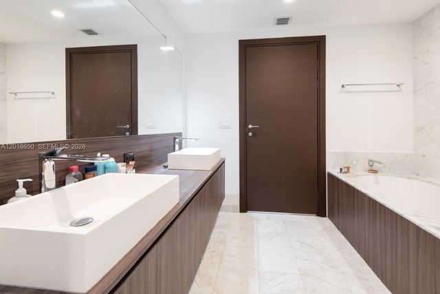 1000 Brickell Plz 2603, Miami, FL 33131
