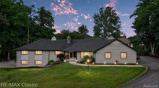 7048 Lindenmere Drive, Bloomfield Charter Township, MI 48301