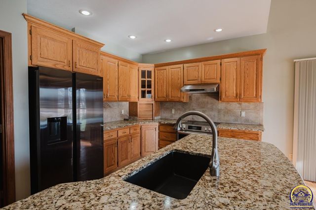 3807 SW Trevino CT, Topeka, KS 66610