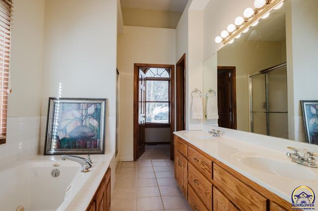 3807 SW Trevino CT, Topeka, KS 66610