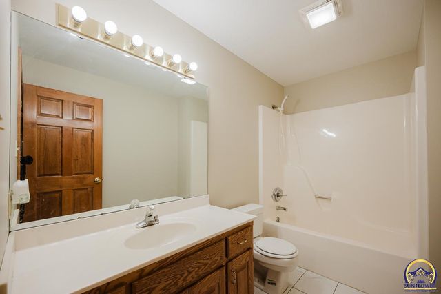 3807 SW Trevino CT, Topeka, KS 66610