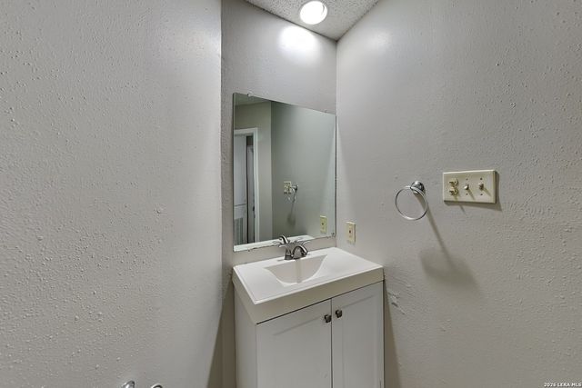 14250 CLOVER HL, San Antonio, TX 78217