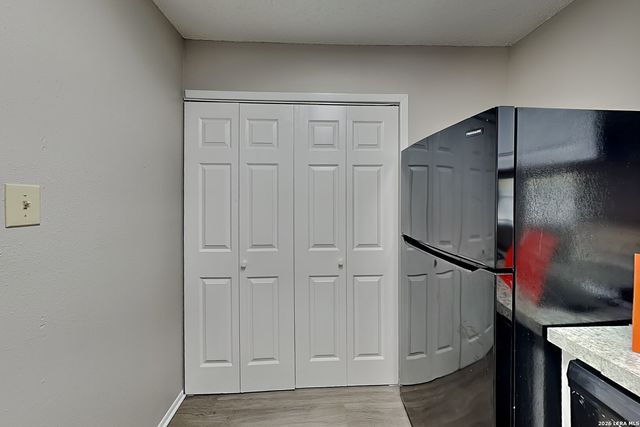 14250 CLOVER HL, San Antonio, TX 78217