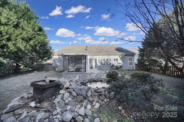 1875 Yellow Daisy Drive, Matthews, NC 28104