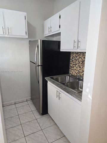 215 30th Street 22, Miami Beach, FL 33140
