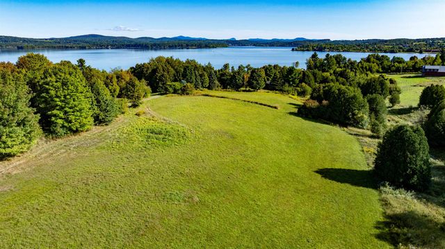 81 Top Deck Lane, Newport Town, VT 05857