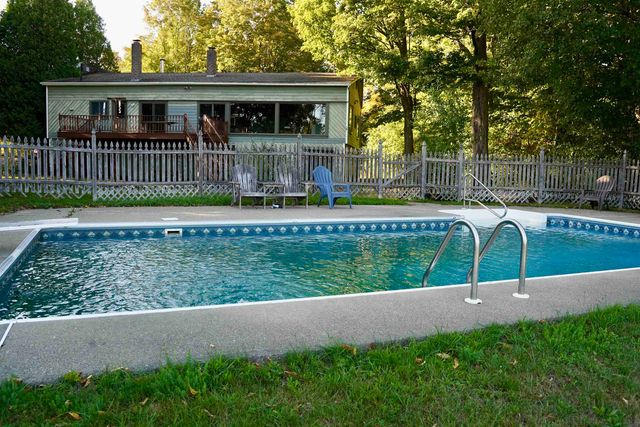 81 Top Deck Lane, Newport Town, VT 05857