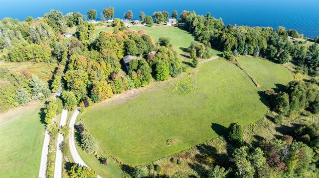 81 Top Deck Lane, Newport Town, VT 05857