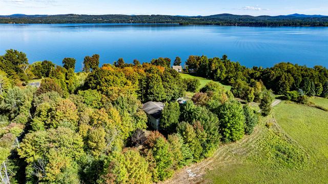 81 Top Deck Lane, Newport Town, VT 05857