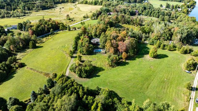 81 Top Deck Lane, Newport Town, VT 05857