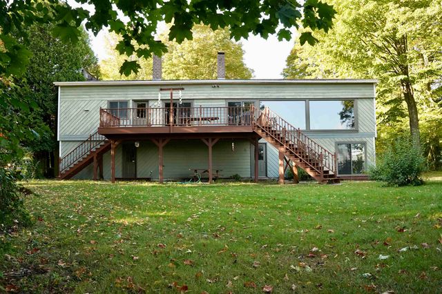 81 Top Deck Lane, Newport Town, VT 05857