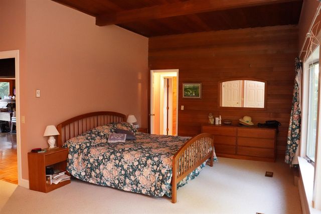 81 Top Deck Lane, Newport Town, VT 05857