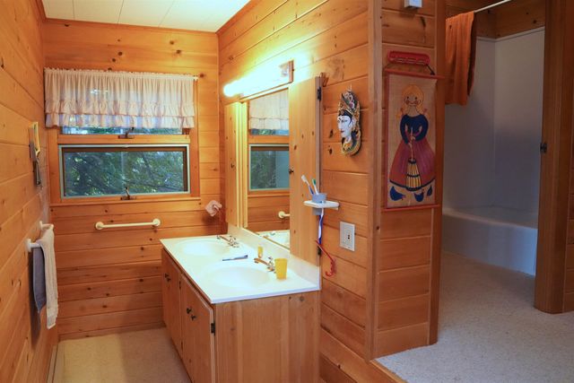 81 Top Deck Lane, Newport Town, VT 05857