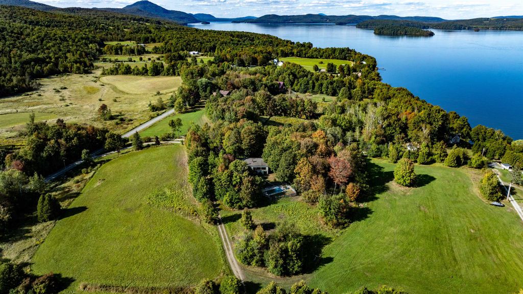 81 Top Deck Lane, Newport Town, VT 05857