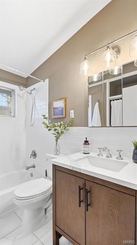 1001 Coffey Court, St Louis, MO 63126