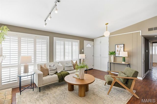 1001 Coffey Court, St Louis, MO 63126