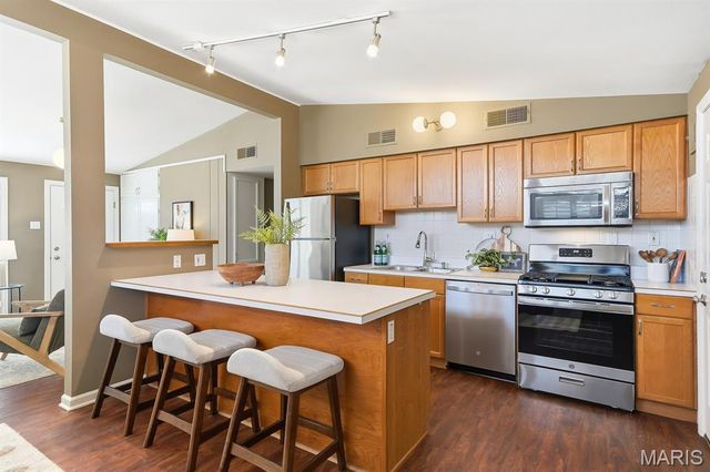 1001 Coffey Court, St Louis, MO 63126