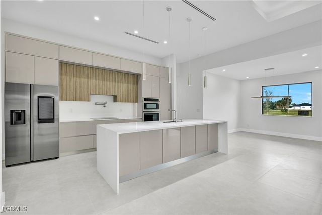 1901 NW 27th ST, Cape Coral, FL 33993