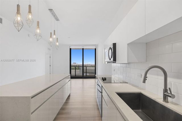 101 Diplomat Pkwy 805, Hallandale Beach, FL 33009