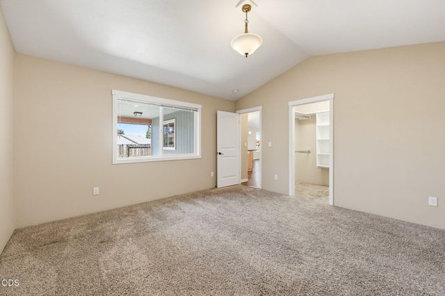 425 SE Cadet Court, Grants Pass, OR 97527