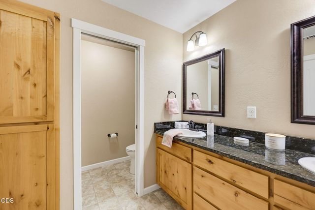 425 SE Cadet Court, Grants Pass, OR 97527