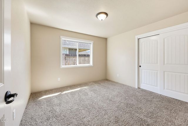 425 SE Cadet Court, Grants Pass, OR 97527