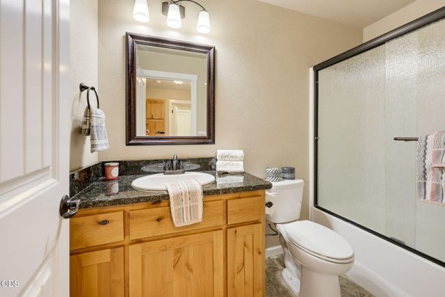 425 SE Cadet Court, Grants Pass, OR 97527