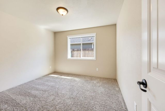 425 SE Cadet Court, Grants Pass, OR 97527