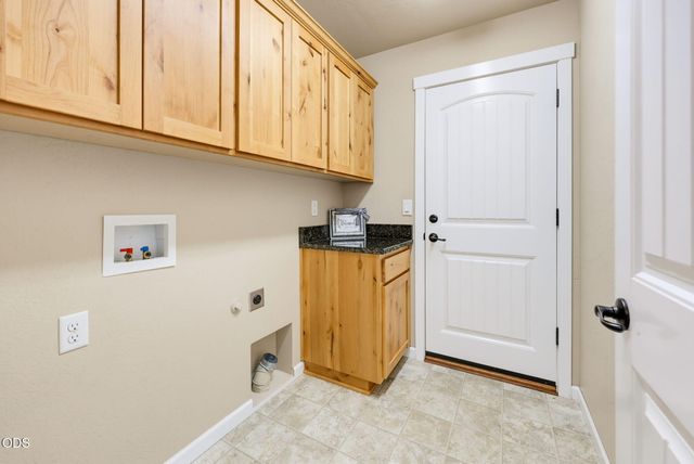 425 SE Cadet Court, Grants Pass, OR 97527