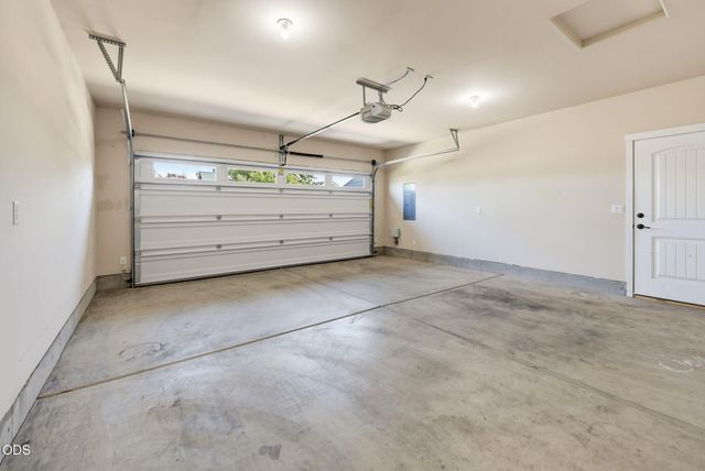 425 SE Cadet Court, Grants Pass, OR 97527