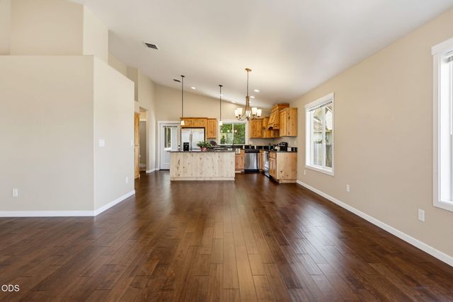 425 SE Cadet Court, Grants Pass, OR 97527