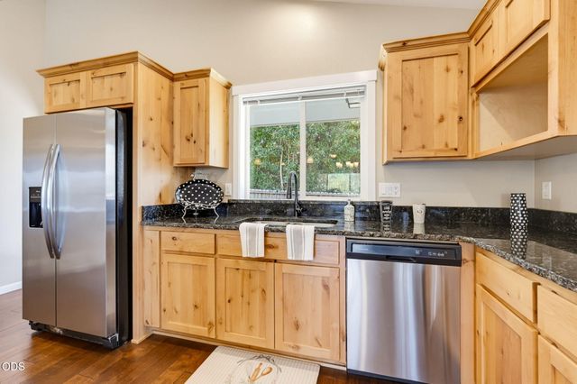 425 SE Cadet Court, Grants Pass, OR 97527