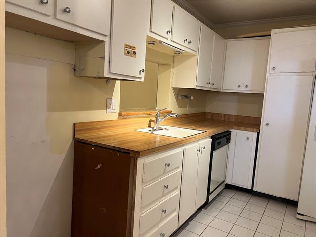 4151 NW 41st St 308, Lauderdale Lakes, FL 33319