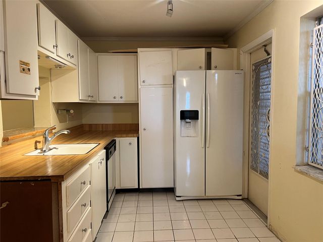 4151 NW 41st St 308, Lauderdale Lakes, FL 33319