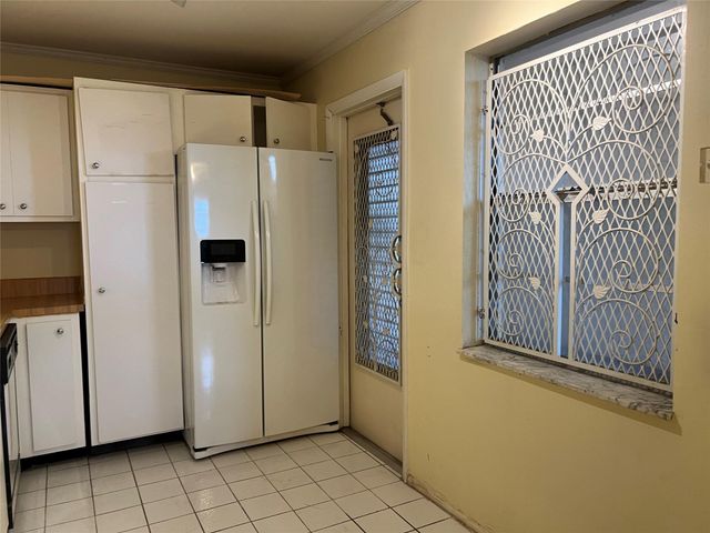 4151 NW 41st St 308, Lauderdale Lakes, FL 33319