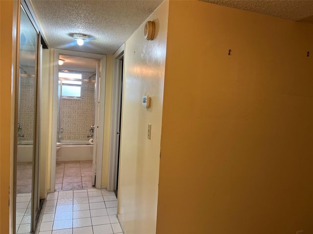 4151 NW 41st St 308, Lauderdale Lakes, FL 33319