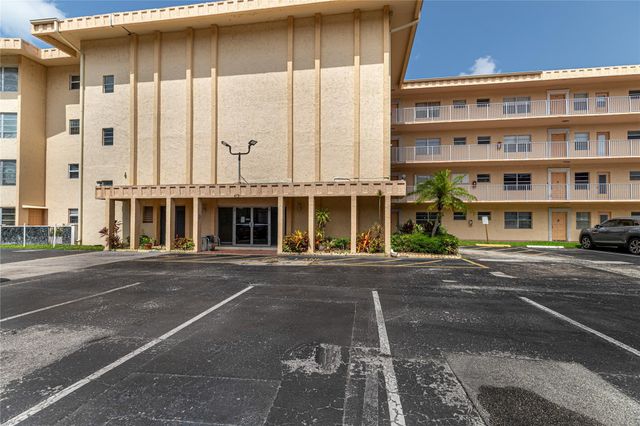 4151 NW 41st St 308, Lauderdale Lakes, FL 33319