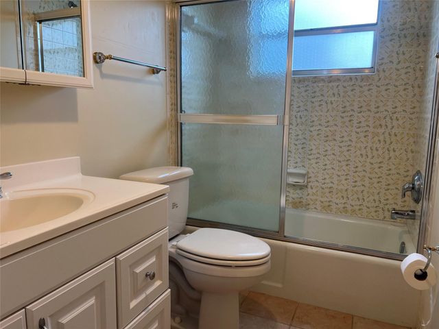 4151 NW 41st St 308, Lauderdale Lakes, FL 33319
